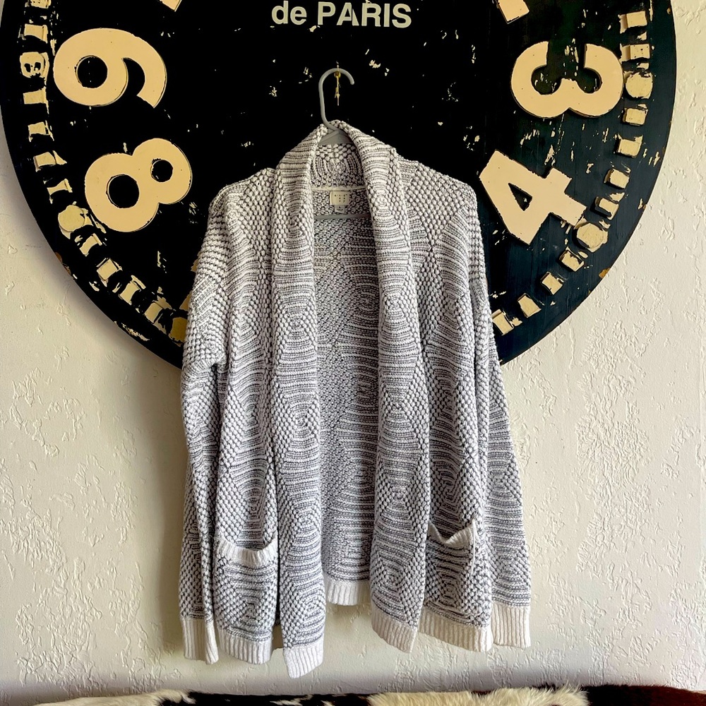 Womens Grey & White Cradigan